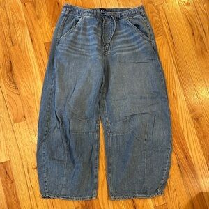 GAP Women's mid rise horseshoe barrel Jeans